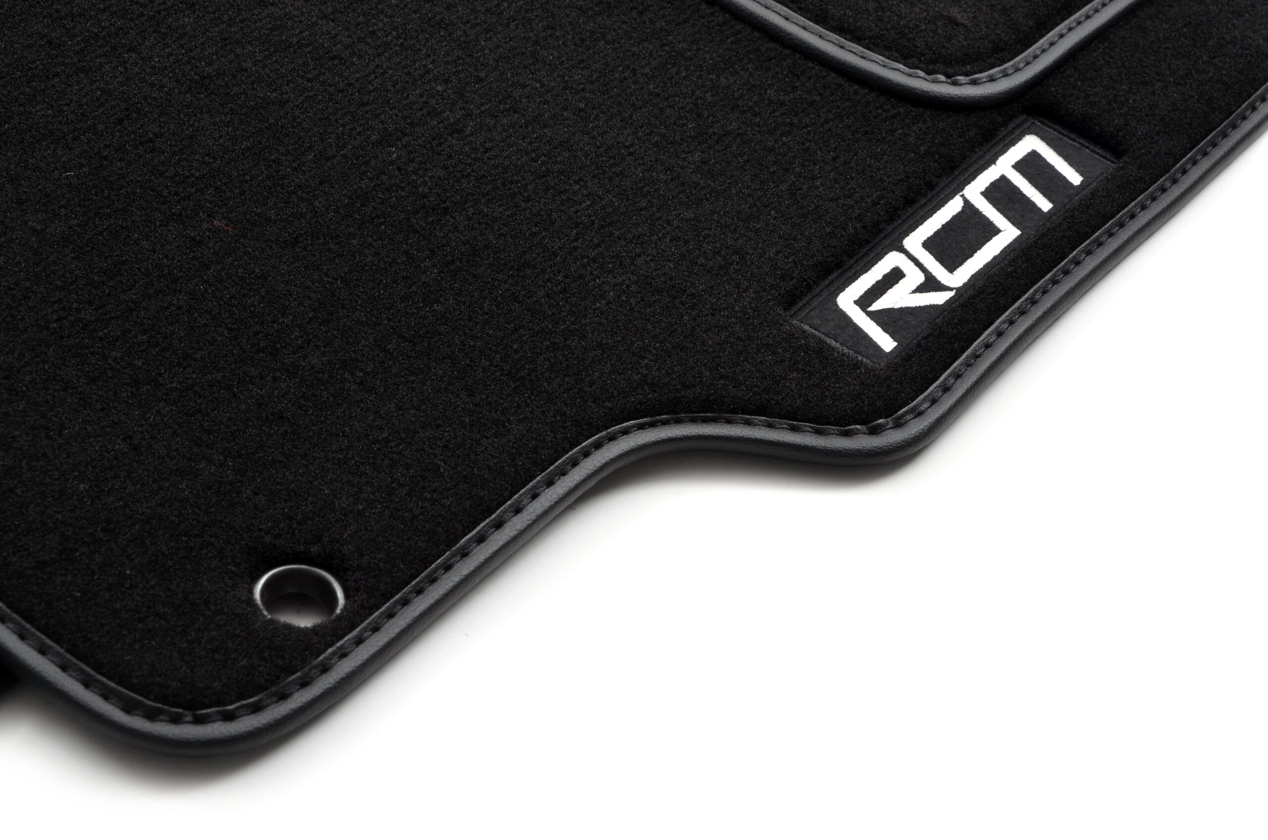 RCM SPE246 embroidered mat detail RCM SPE246 embroidered logo and bound edge close-up